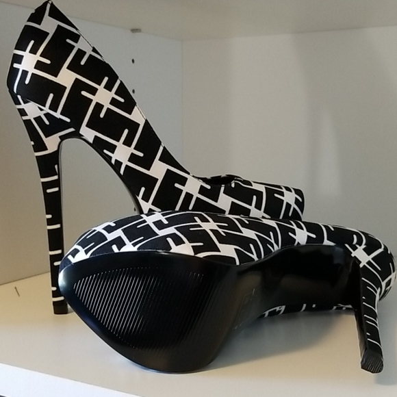 Stiletto heels - Picture 3 of 3